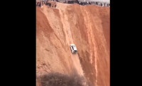 Toyota Land Cruiser vs. Góra 75 stopni nachylenia - filmy