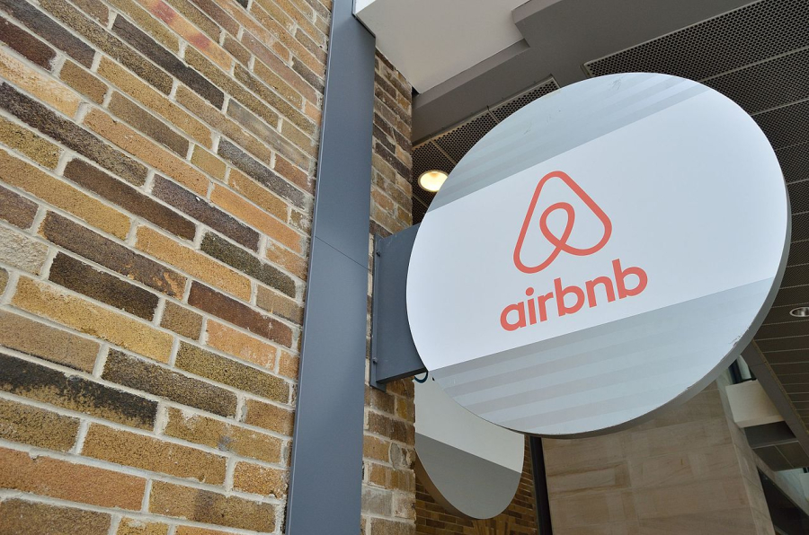 Airbnb zakaz kamer