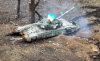 Militaria: Zobacz, jak czołg T-72 Sokół rozjeżdża okopy wraz z będącymi tam Rosjanami